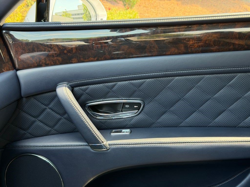Certified 2018 Bentley Flying Spur V8 AWD/4WD image 28