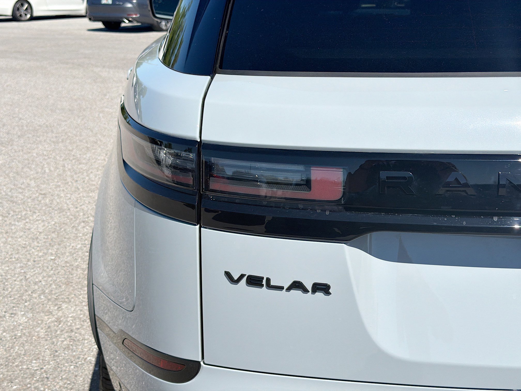 New 2026 Land Rover Range Rover Velar Dynamic SE image 10