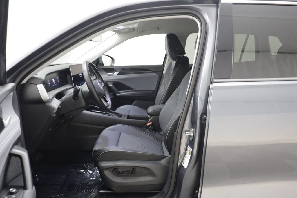 Used 2026 Volkswagen Tiguan SE AWD/4WD image 5