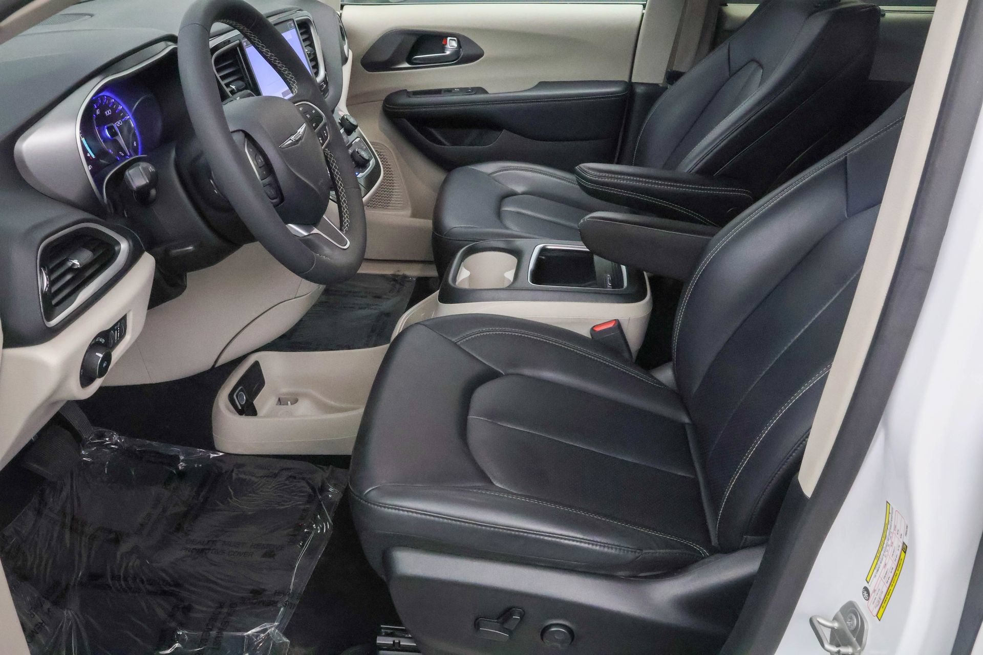 Used 2023 Chrysler Pacifica Touring-L FWD image 5
