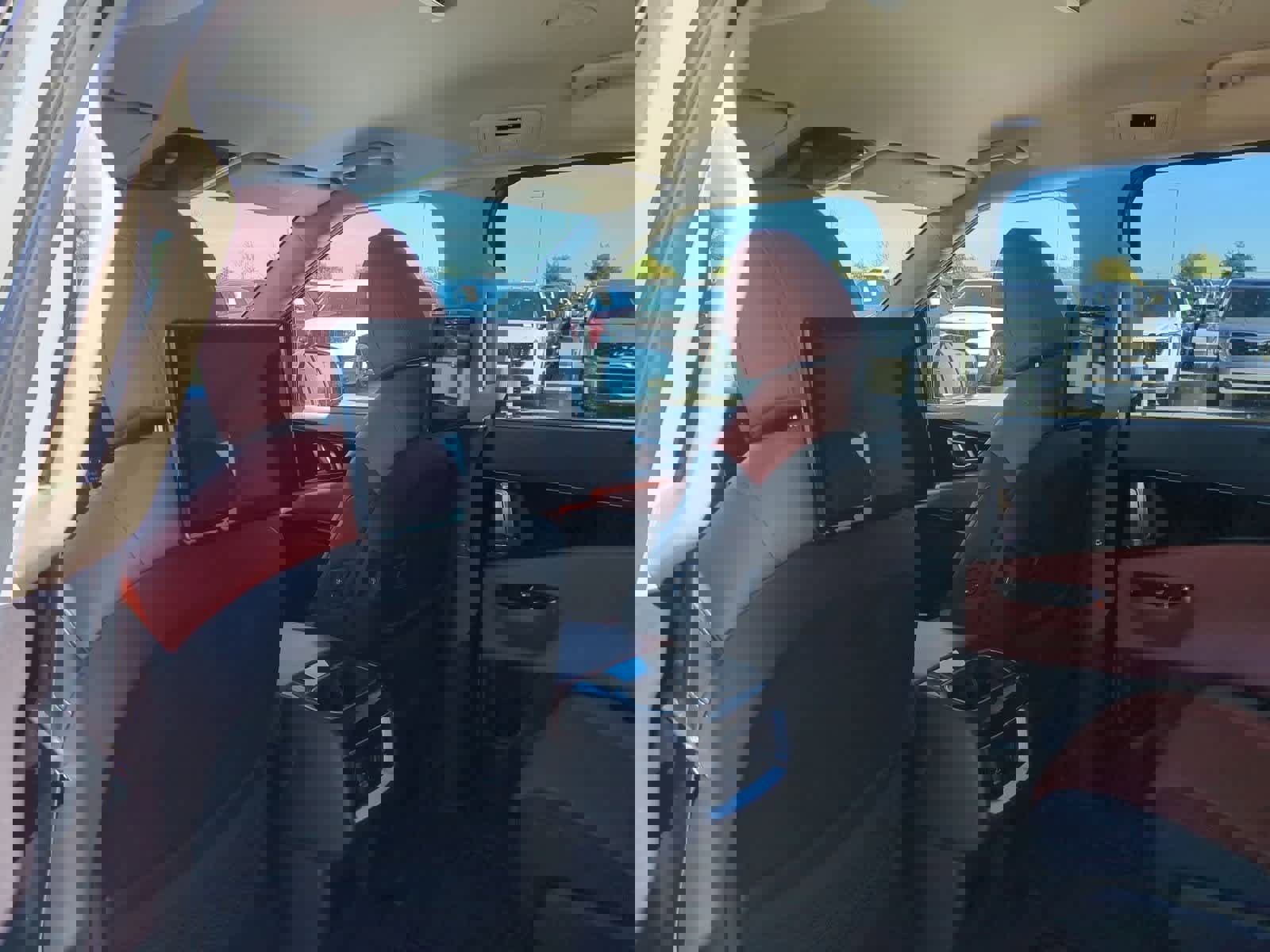 Used 2022 Kia Carnival SX image 17