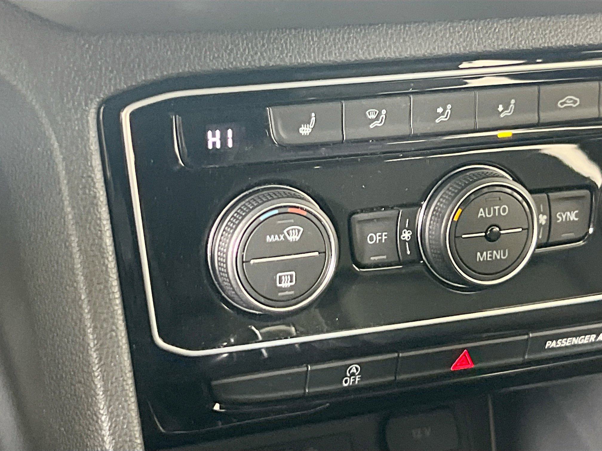 Used 2023 Volkswagen Atlas Cross Sport SE image 19