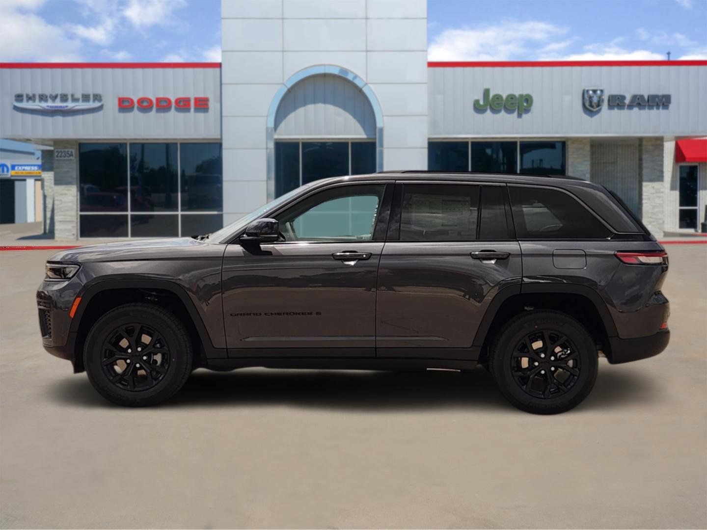 New 2026 Jeep Grand Cherokee Altitude AWD/4WD image 3