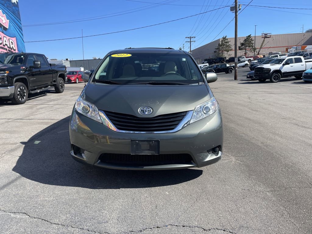 Used 2012 Toyota Sienna LE w/ Towing Pkg AWD/4WD image 5