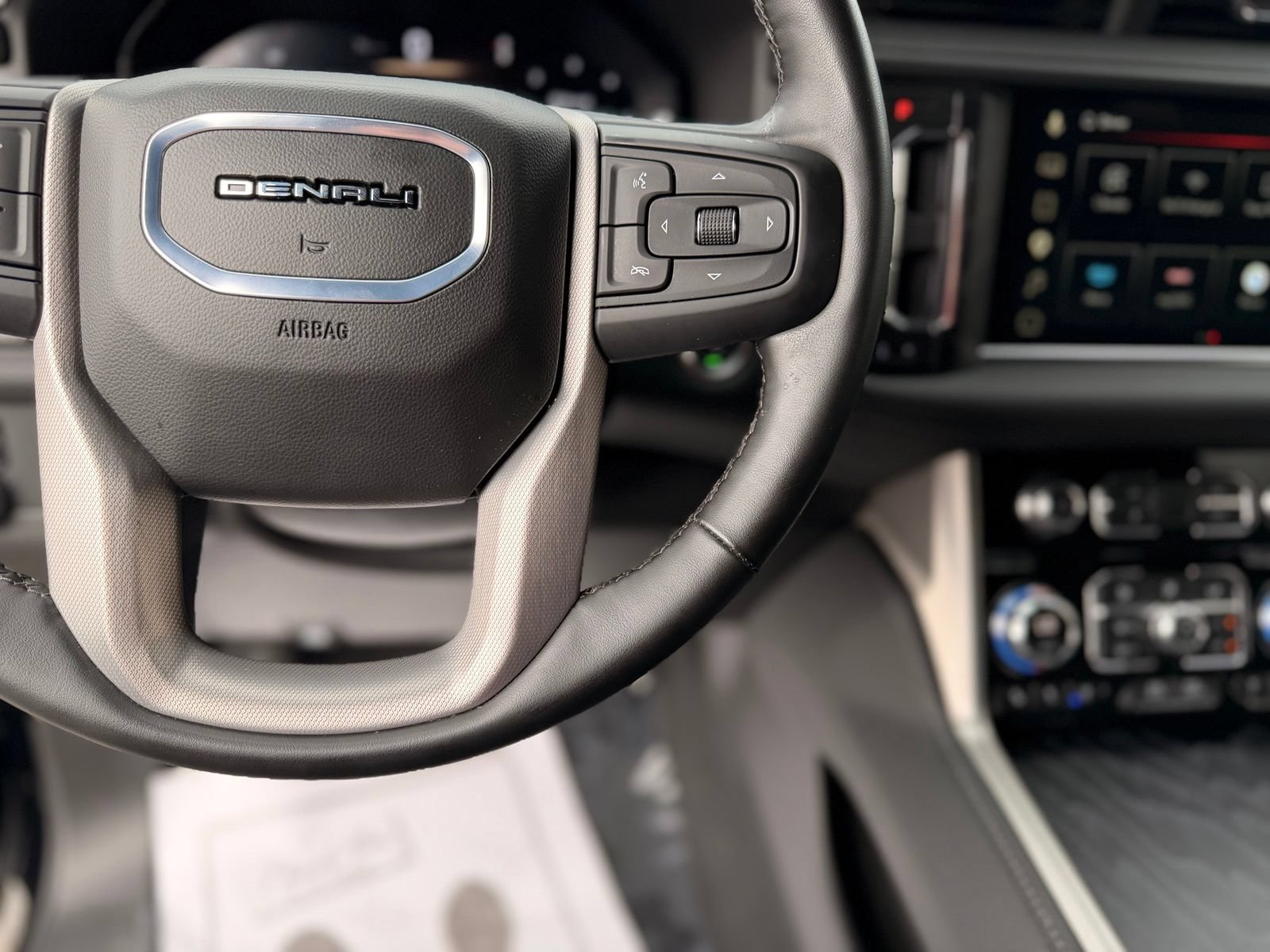 Used 2024 GMC Yukon Denali AWD/4WD image 22