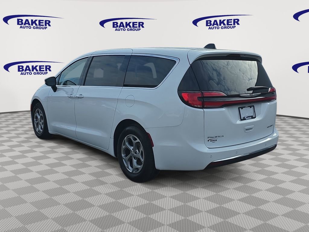 Used 2024 Chrysler Pacifica Limited image 5