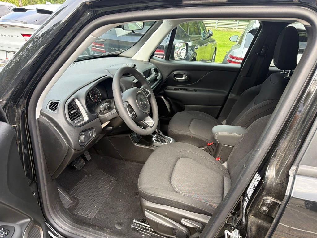 Used 2023 Jeep Renegade Latitude AWD/4WD image 12