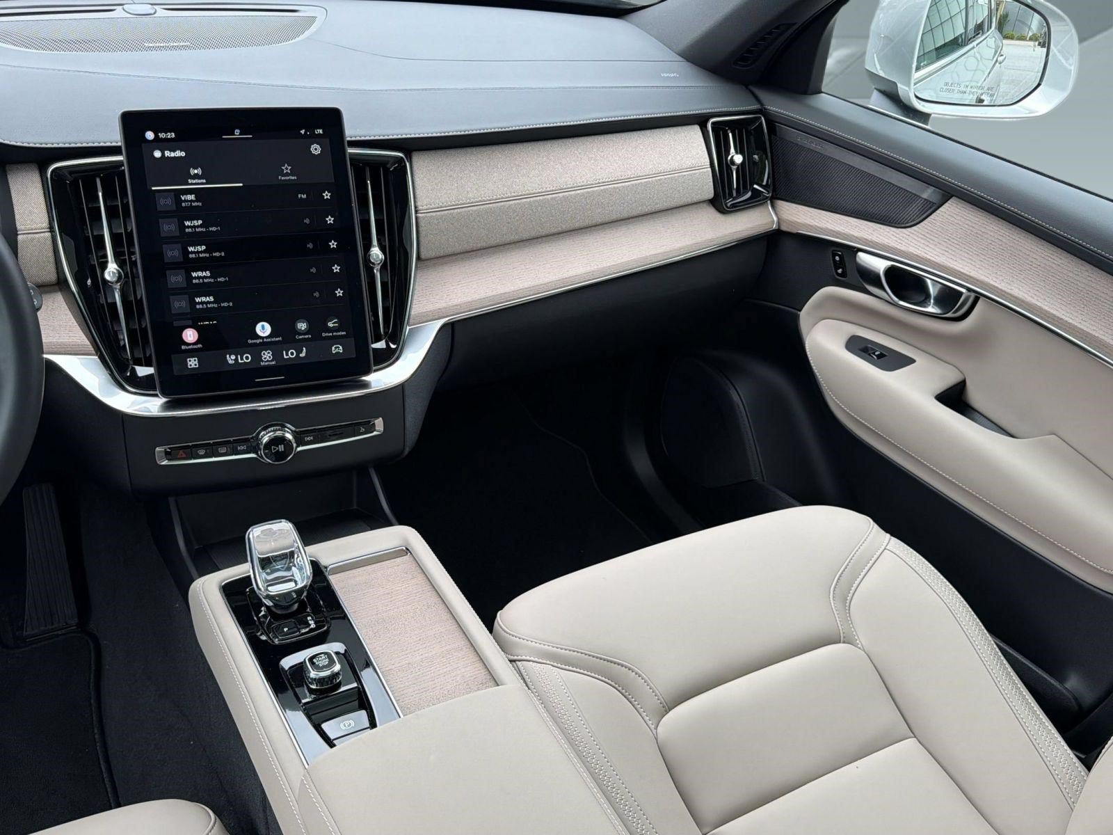 Certified 2025 Volvo XC90 B5 Plus AWD/4WD image 27