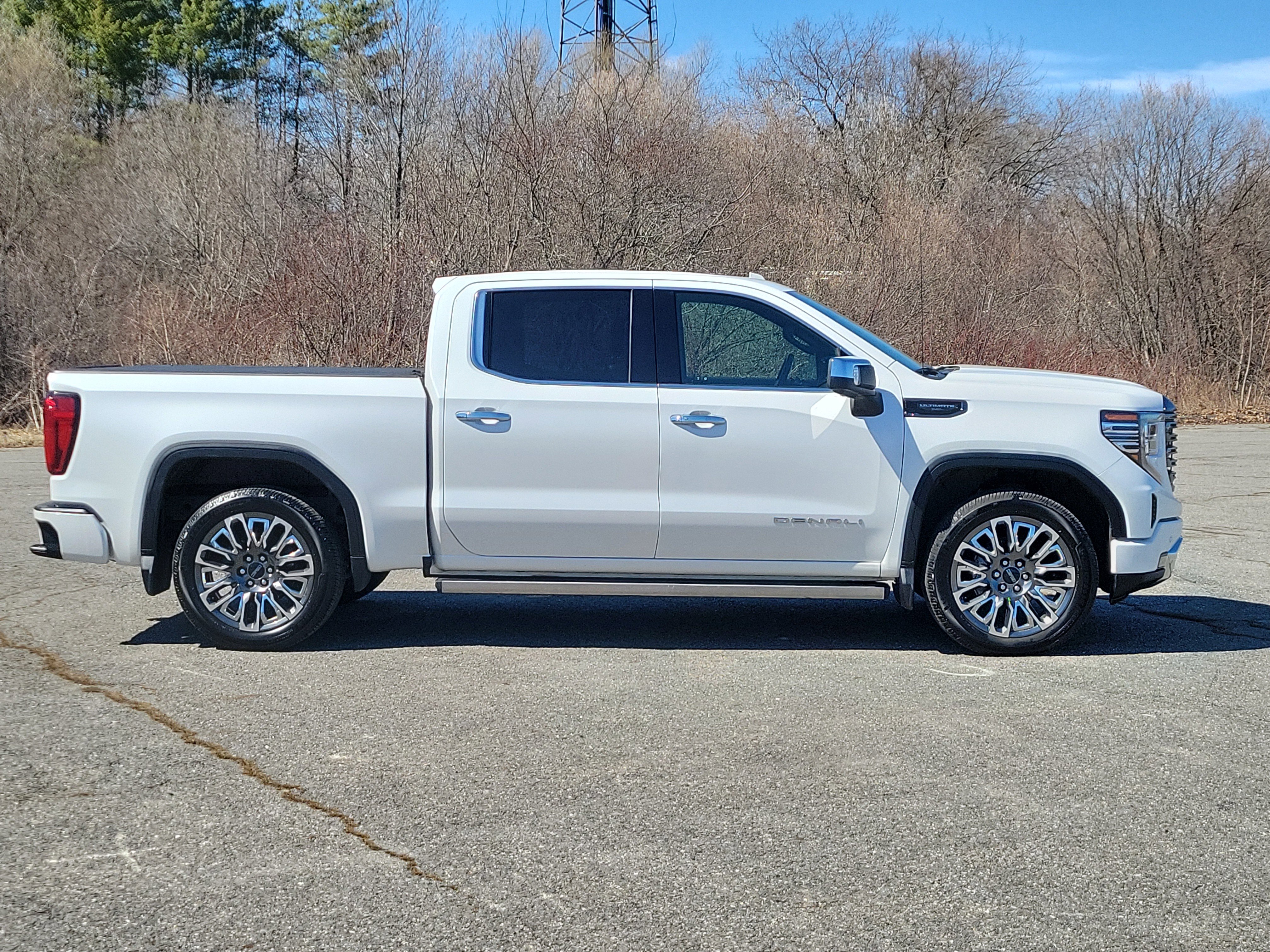 Used 2023 GMC Sierra 1500 Denali Ultimate AWD/4WD image 4