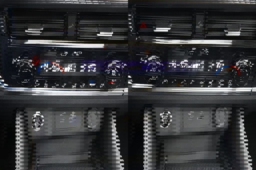 Used 2023 Nissan Rogue SL w/ SL Premium Package image 24