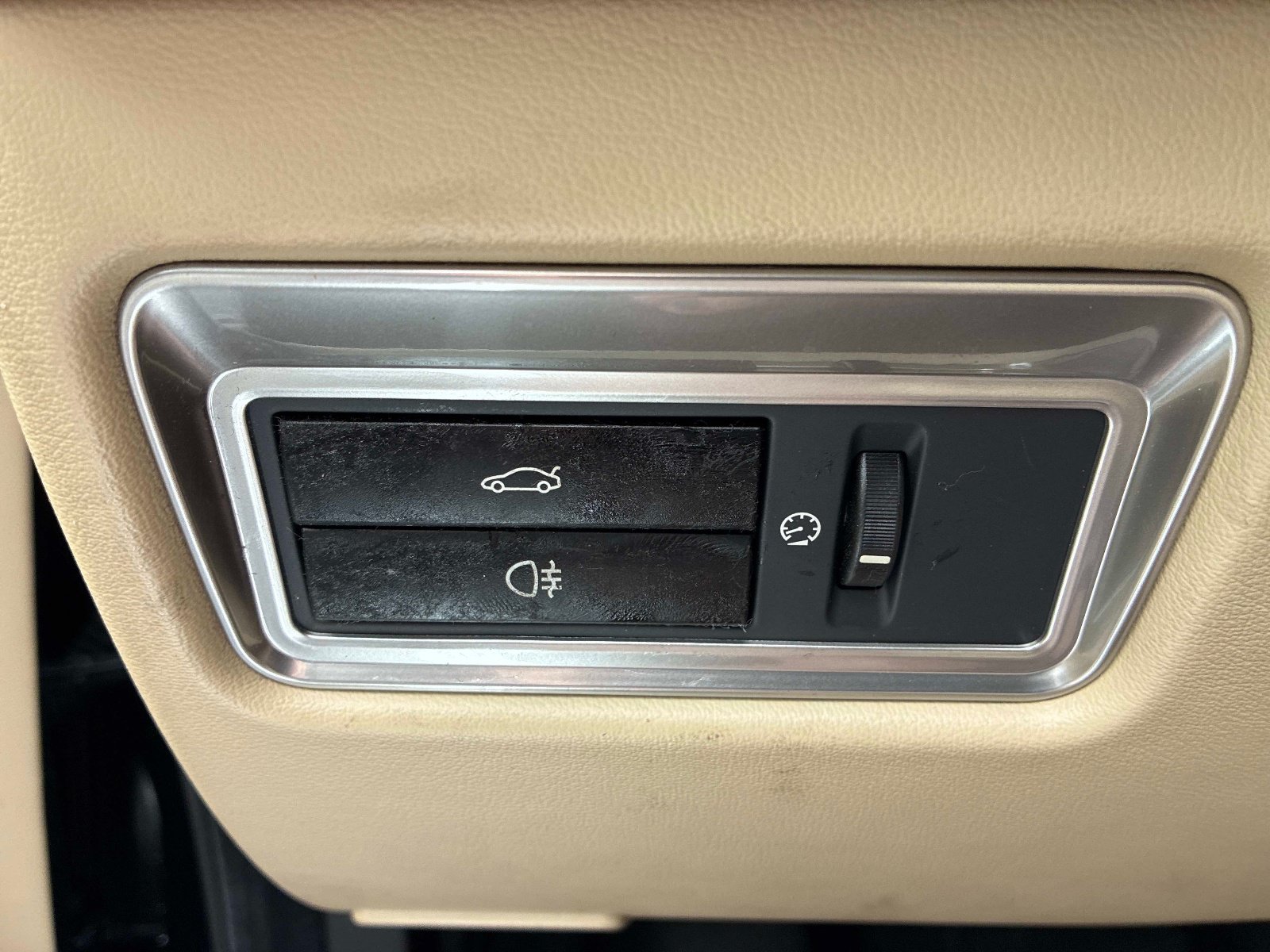 Used 2012 Jaguar XF RWD image 34