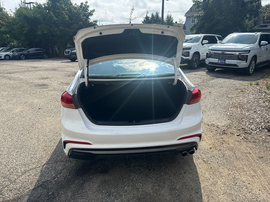 Used 2017 Hyundai Elantra Sport w/ Sport Premium Package 06 FWD image 6