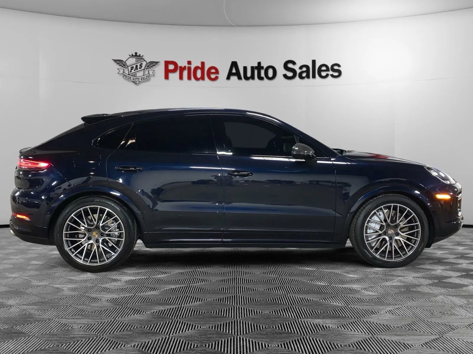 Used 2022 Porsche Cayenne Turbo w/ Assistance Package AWD/4WD image 10
