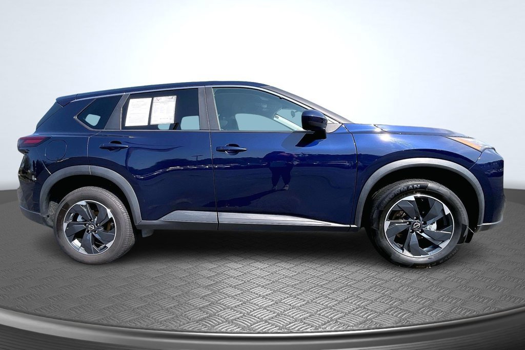 Used 2024 Nissan Rogue SV AWD/4WD image 4