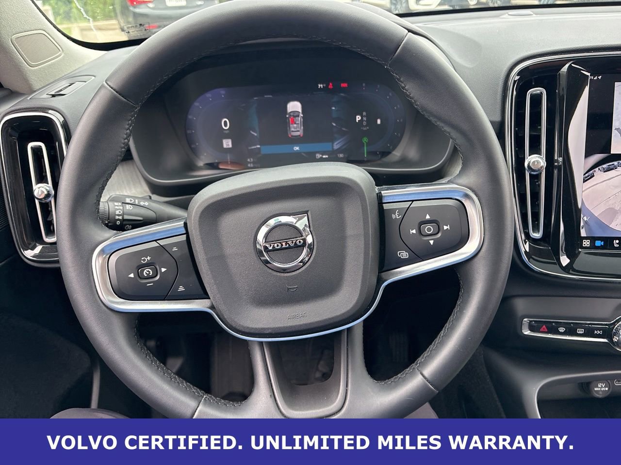Certified 2025 Volvo XC40 B5 Plus AWD/4WD image 24