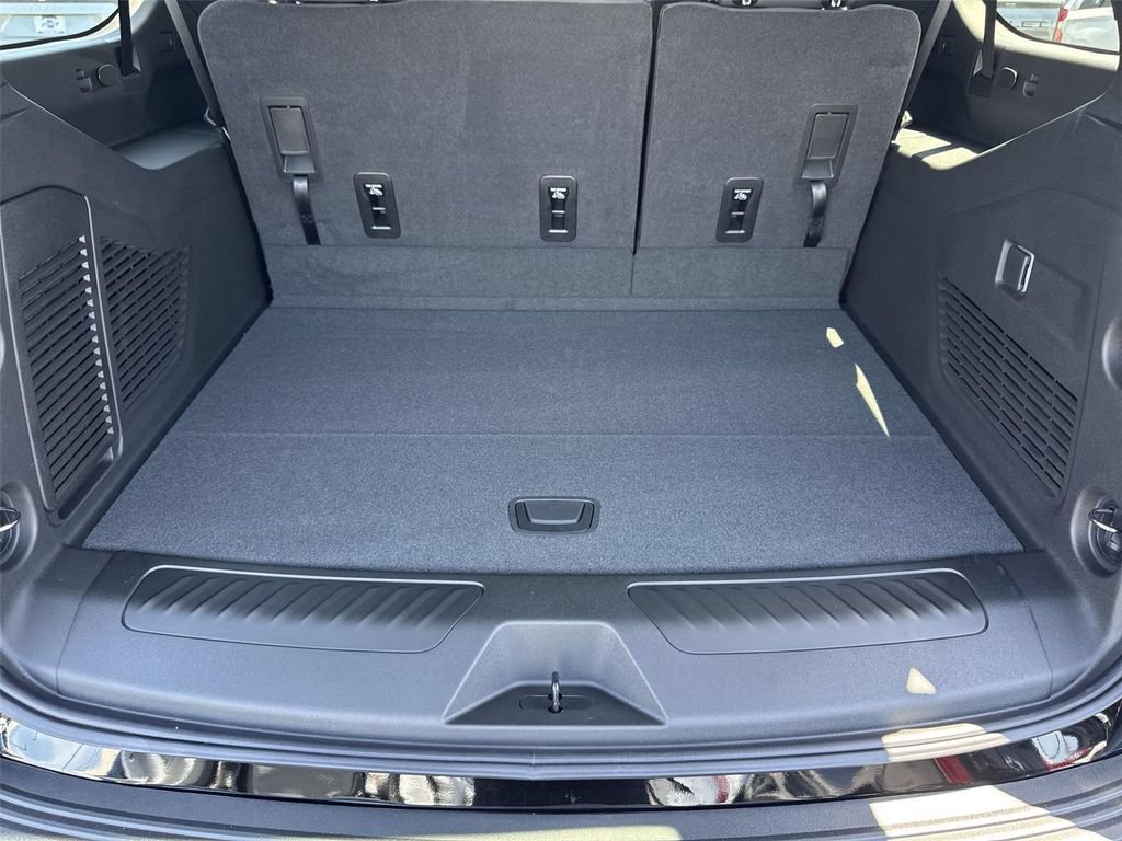 New 2026 Chevrolet Suburban LS RWD image 28