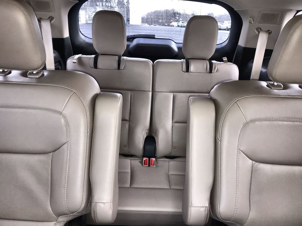 Used 2022 Ford Explorer Limited w/ Equipment Group 301A image 23