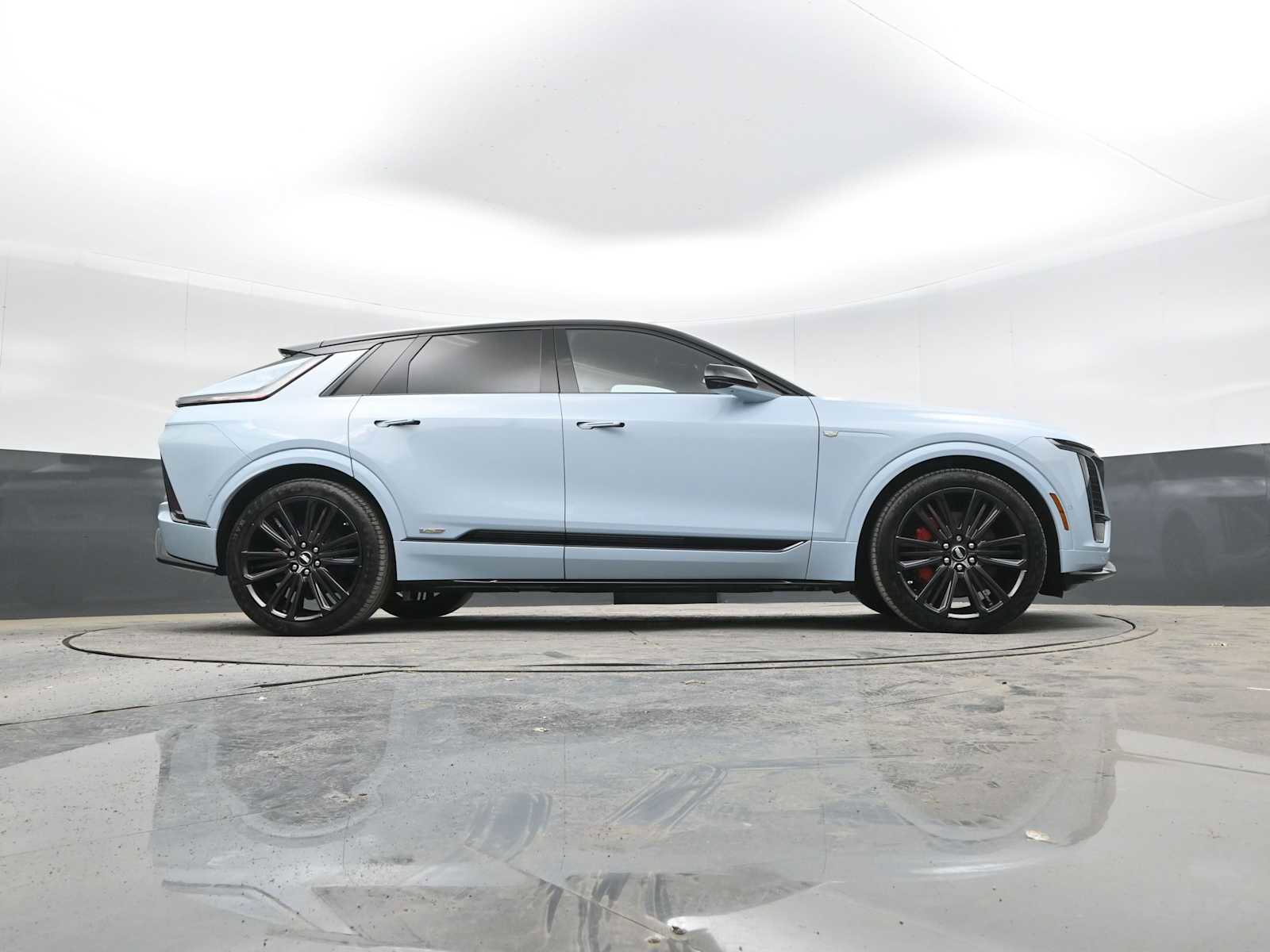 New 2026 Cadillac Lyriq V image 42