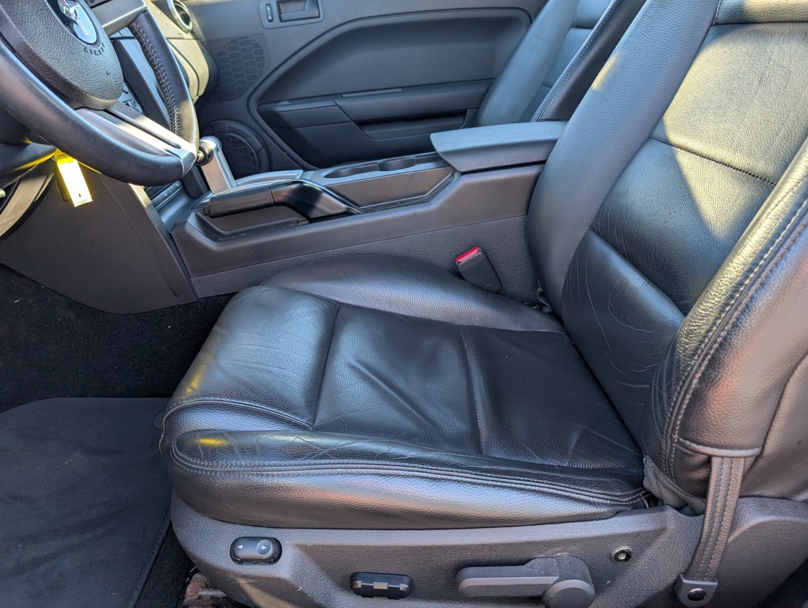 Used 2005 Ford Mustang Convertible image 6