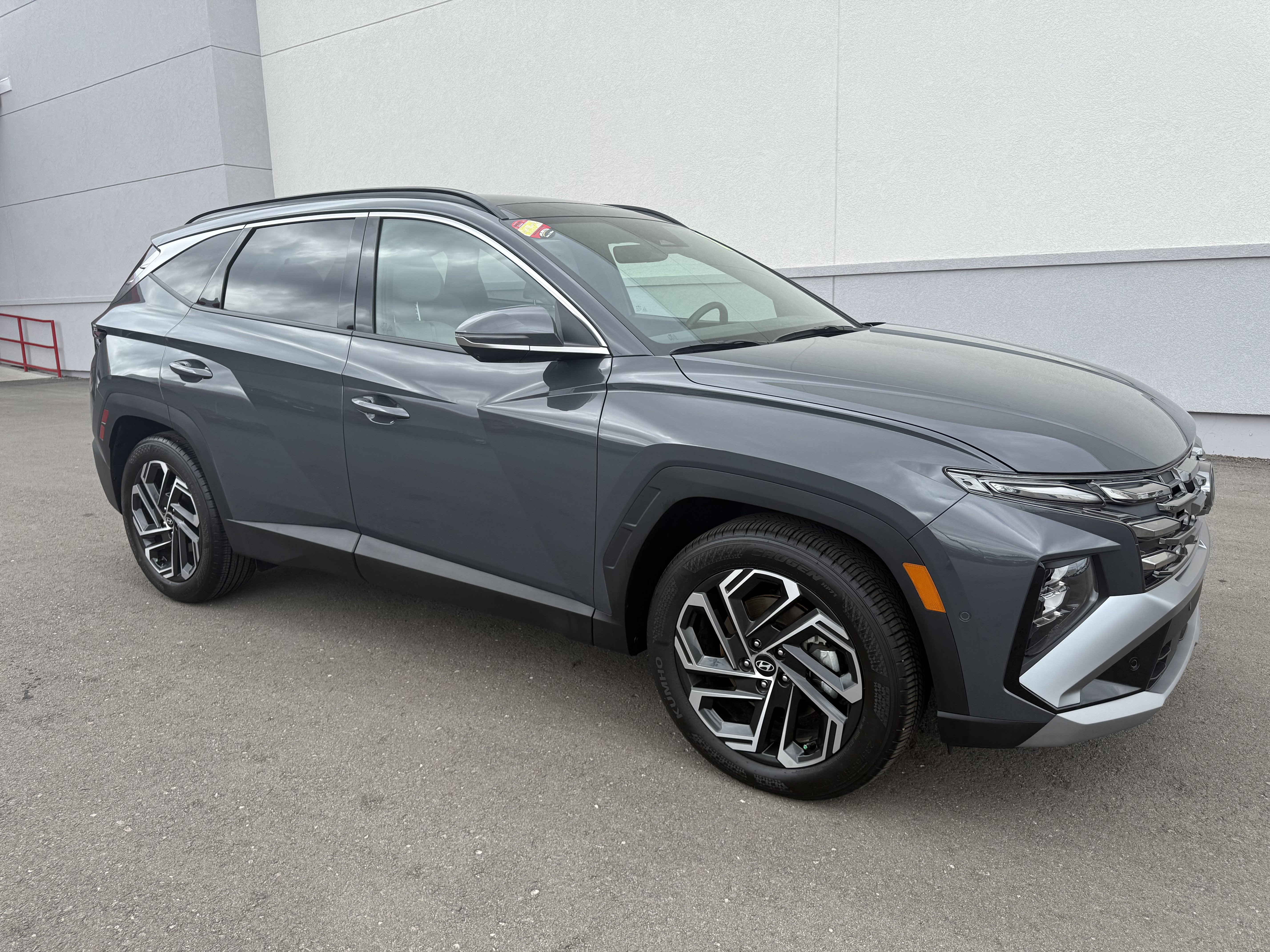 Used 2025 Hyundai Tucson Limited image 14