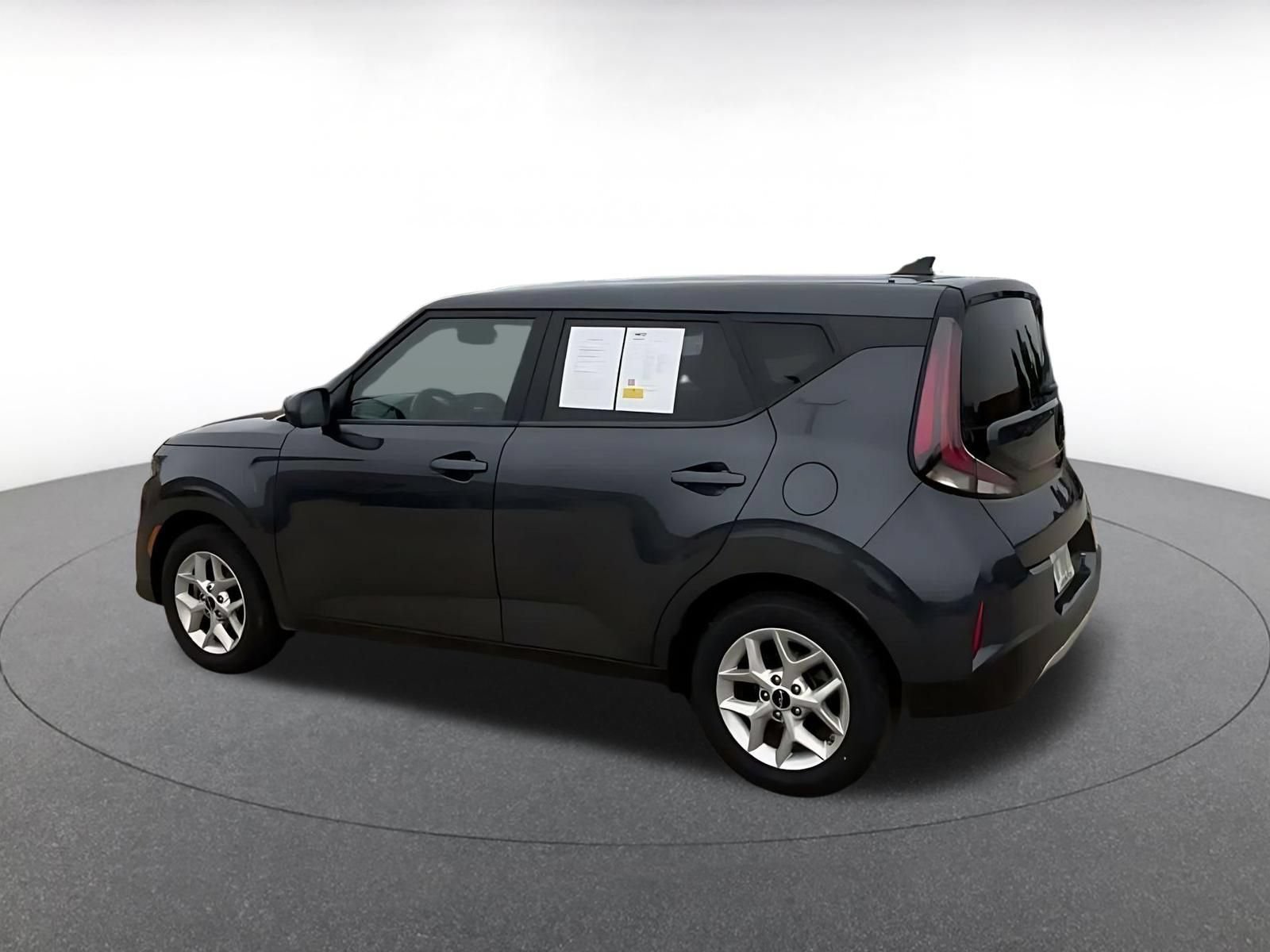 Used 2025 Kia Soul LX w/ LX Technology Package FWD image 9