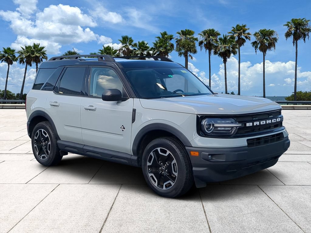 Used 2023 Ford Bronco Sport Outer Banks w/ Tech Package AWD/4WD image 2