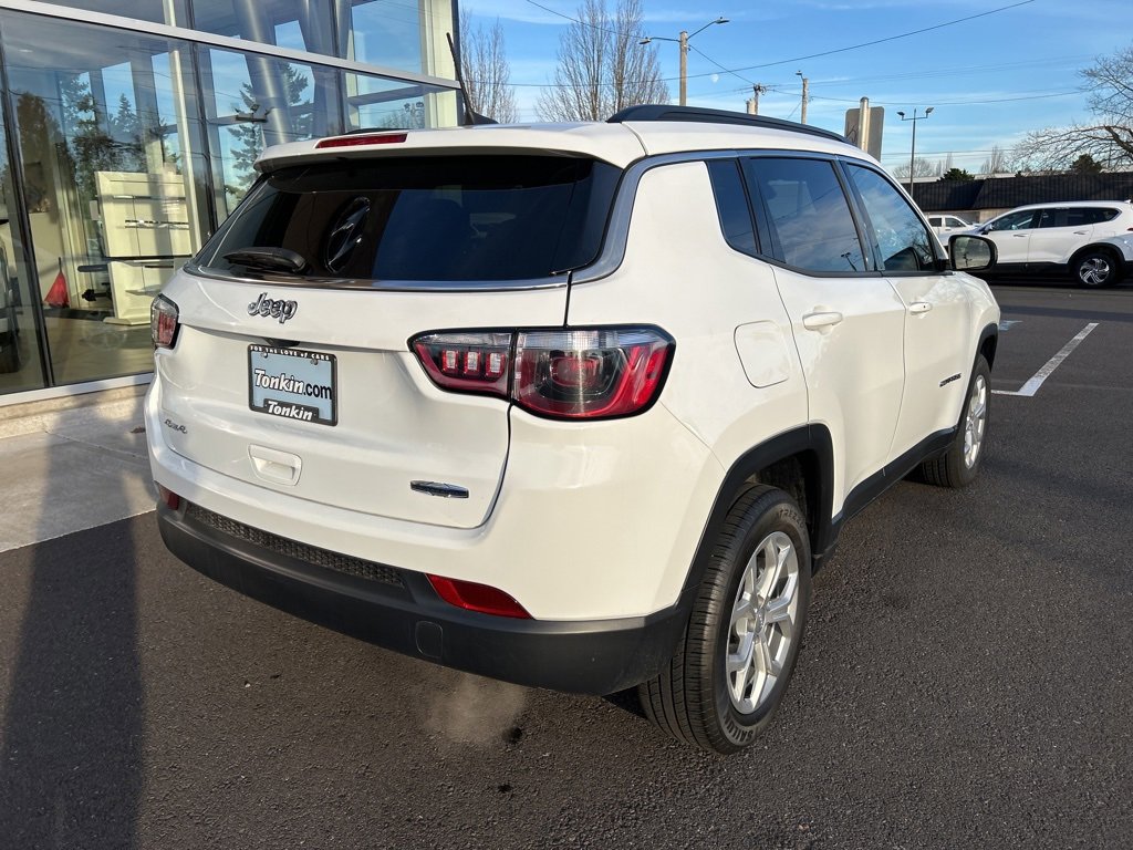 Used 2024 Jeep Compass Latitude image 5