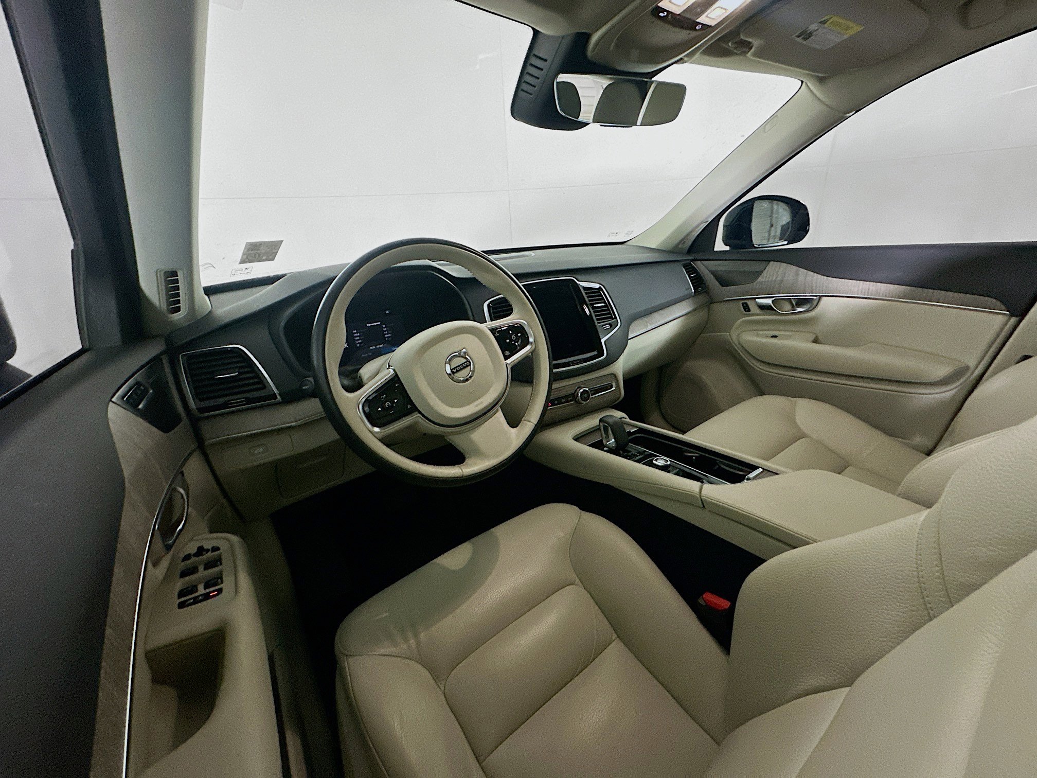 Used 2024 Volvo XC90 B6 Plus image 18