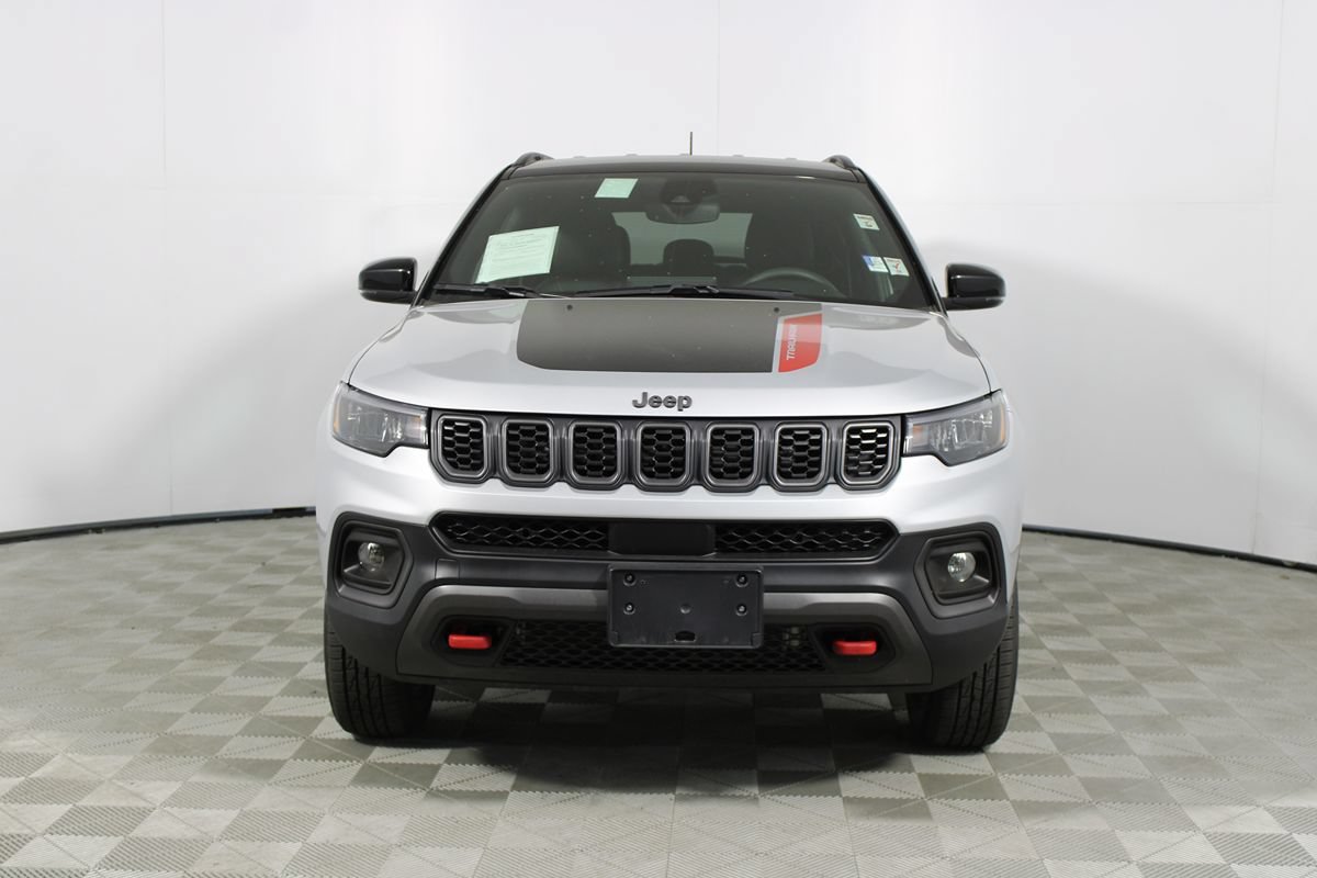 Used 2025 Jeep Compass Trailhawk AWD/4WD image 30