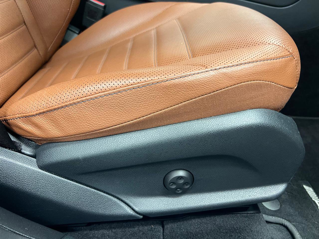 Used 2021 Mercedes-Benz GLC 300 4MATIC Coupe image 16