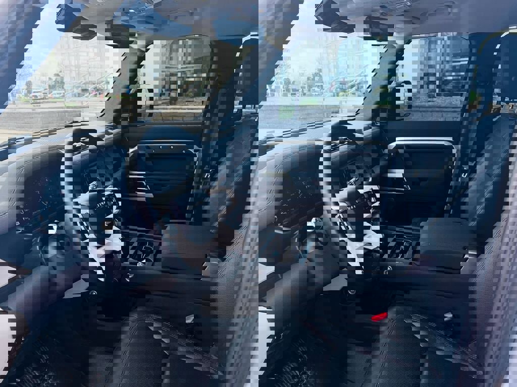 Used 2023 Land Rover Defender 110 S image 9