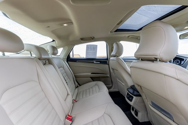 Used 2015 Ford Fusion SE w/ Equipment Group 502A FWD image 16