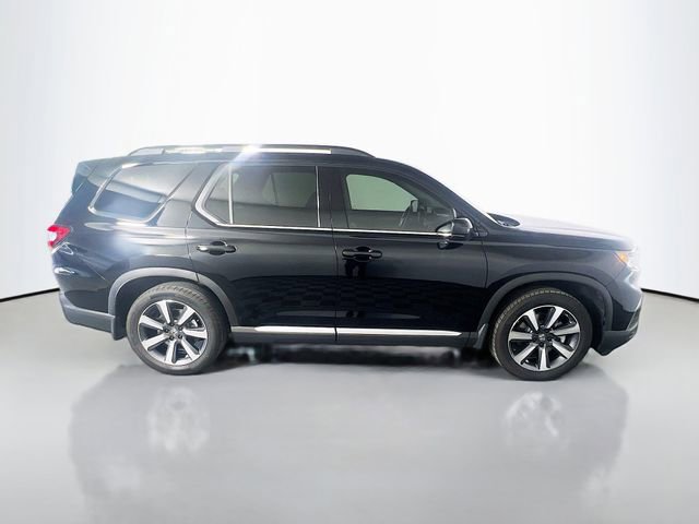 Used 2025 Honda Pilot Touring image 9