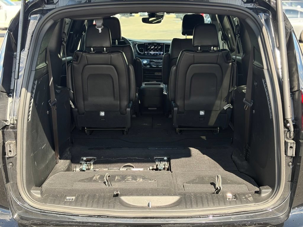 Certified 2025 Chrysler Pacifica Select FWD image 10