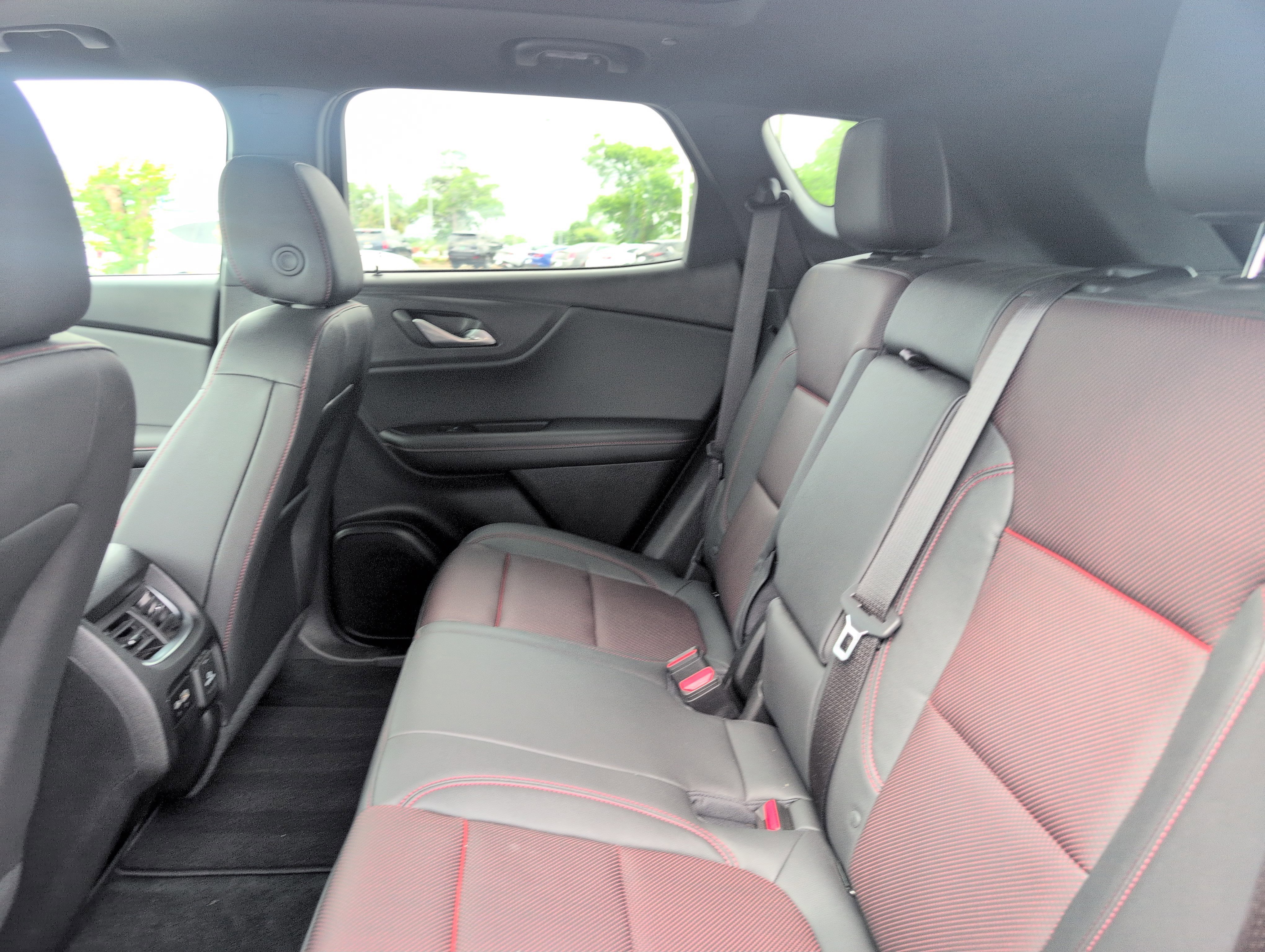 Certified 2025 Chevrolet Blazer RS FWD image 34