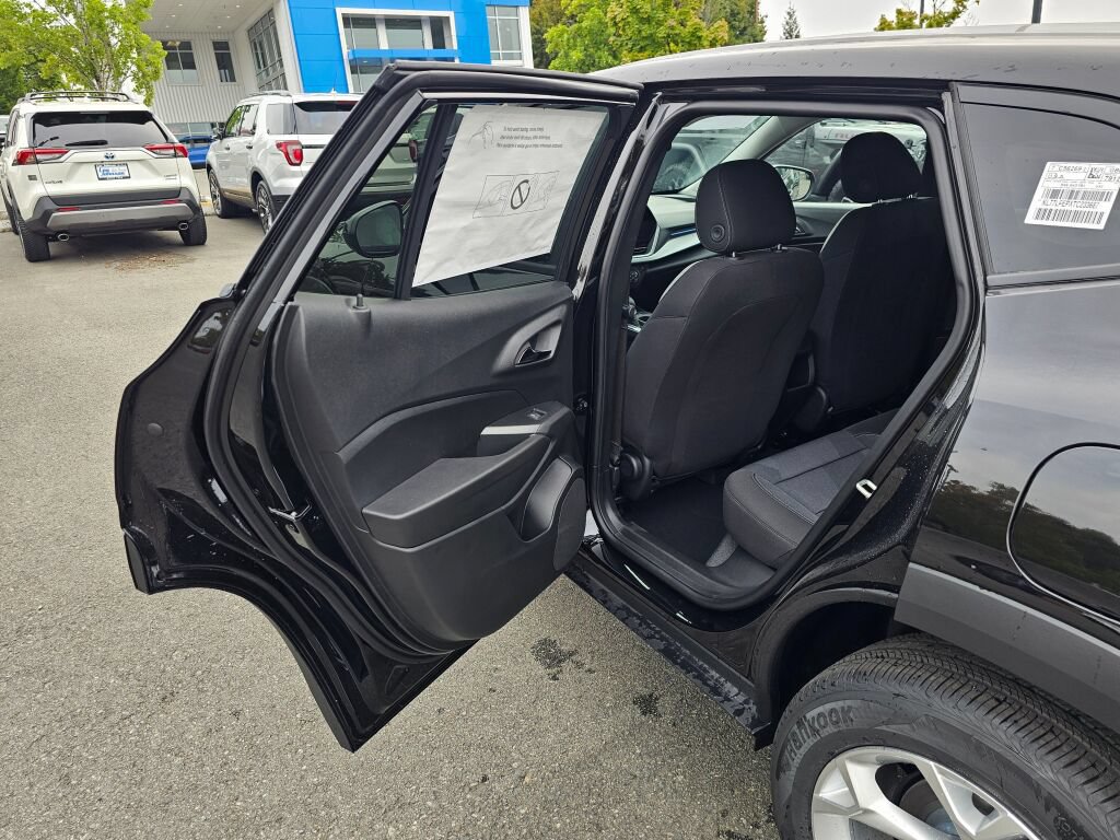 New 2026 Chevrolet Trax LS w/ LS Convenience Package FWD image 21