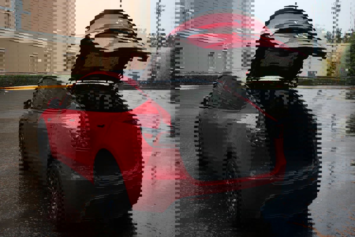 Used 2021 Tesla Model Y Performance image 9