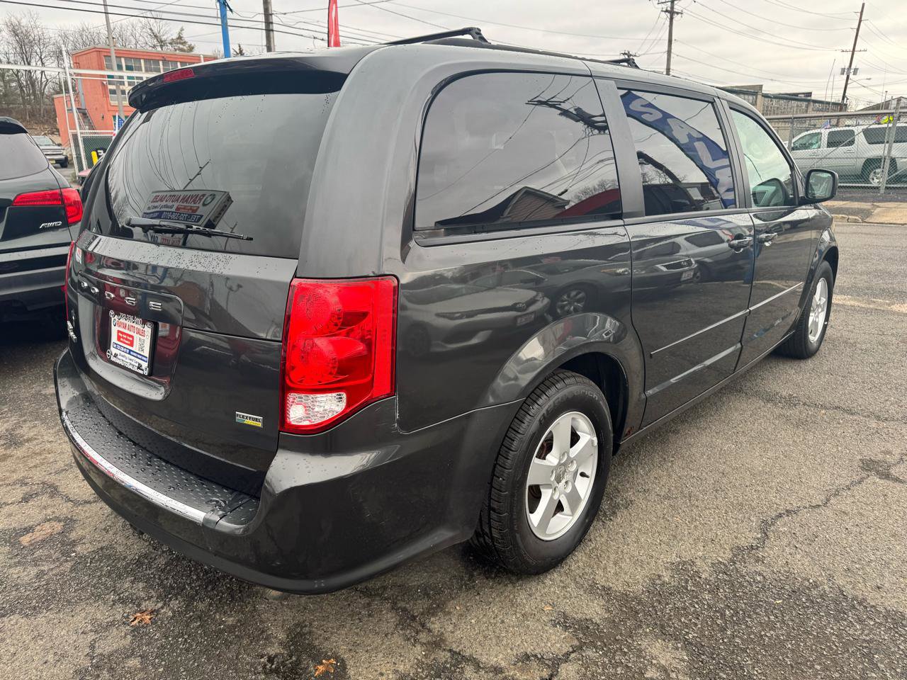 Used 2012 Dodge Grand Caravan SXT image 4