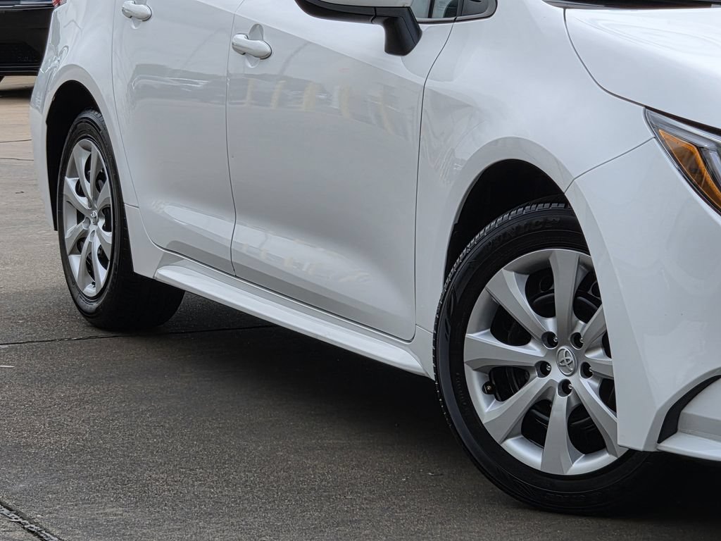 Used 2026 Toyota Corolla LE FWD image 12