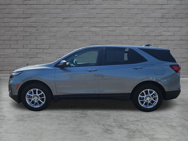 Used 2023 Chevrolet Equinox LS w/ LS Convenience Package AWD/4WD image 2