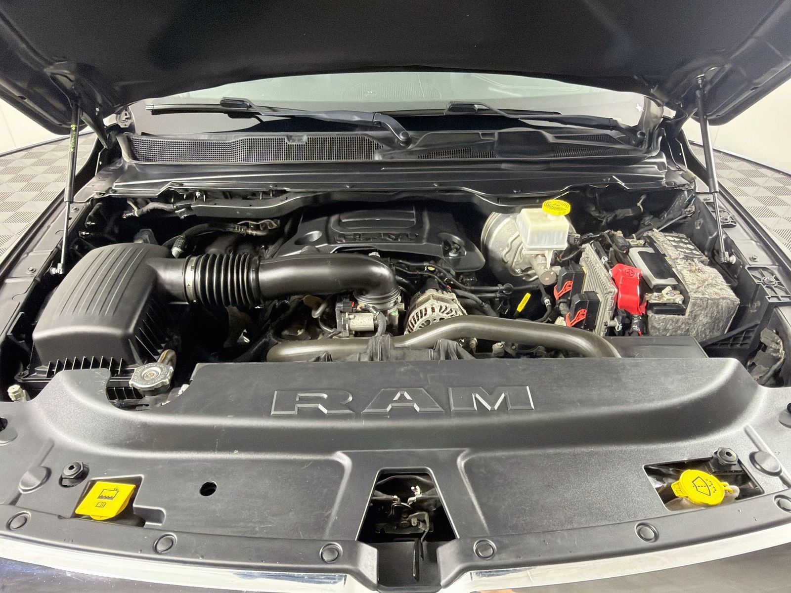 Used 2019 RAM 1500 Laramie AWD/4WD image 29