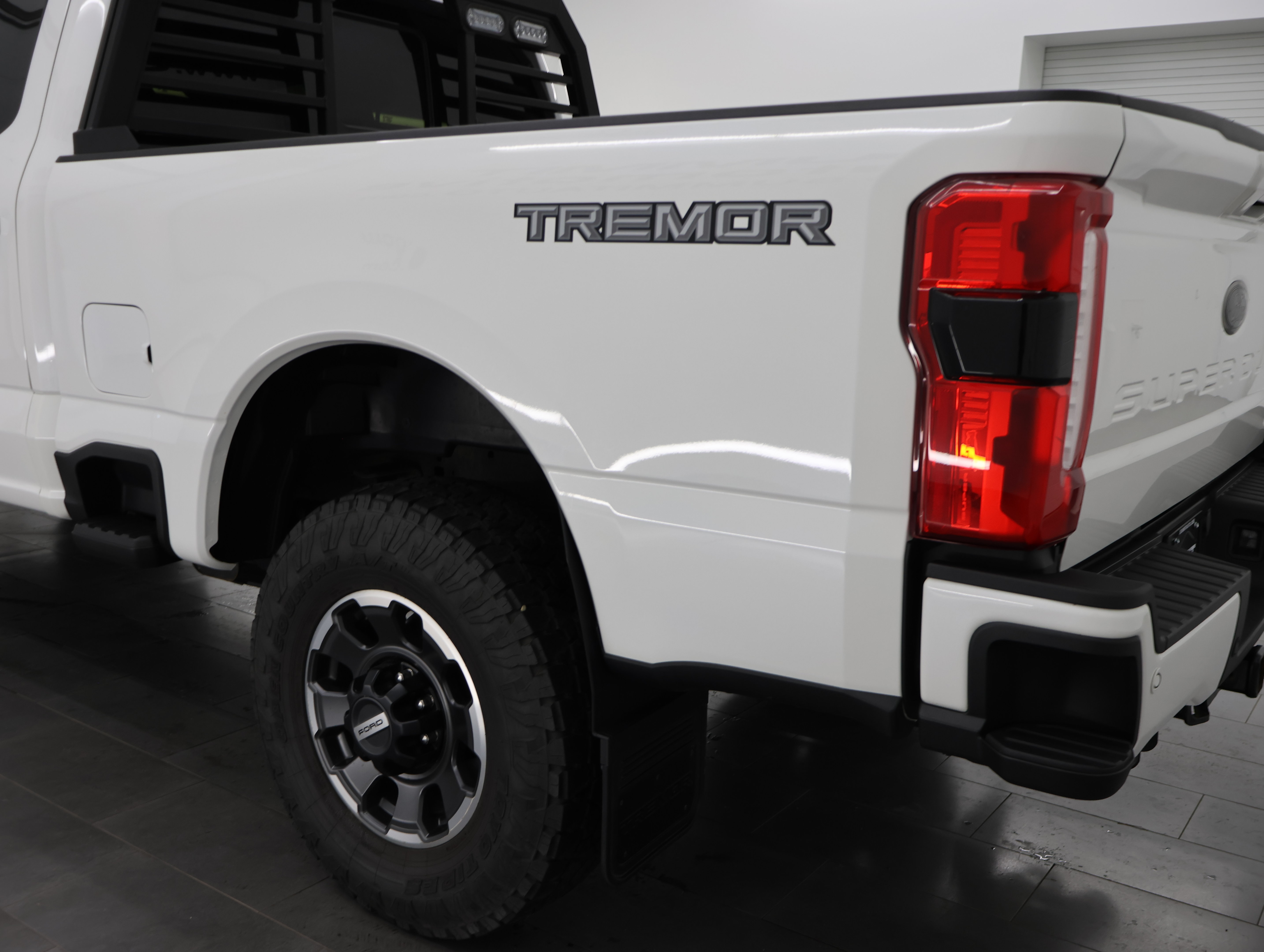 Used 2024 Ford F350 Lariat w/ Lariat Ultimate Package AWD/4WD image 34