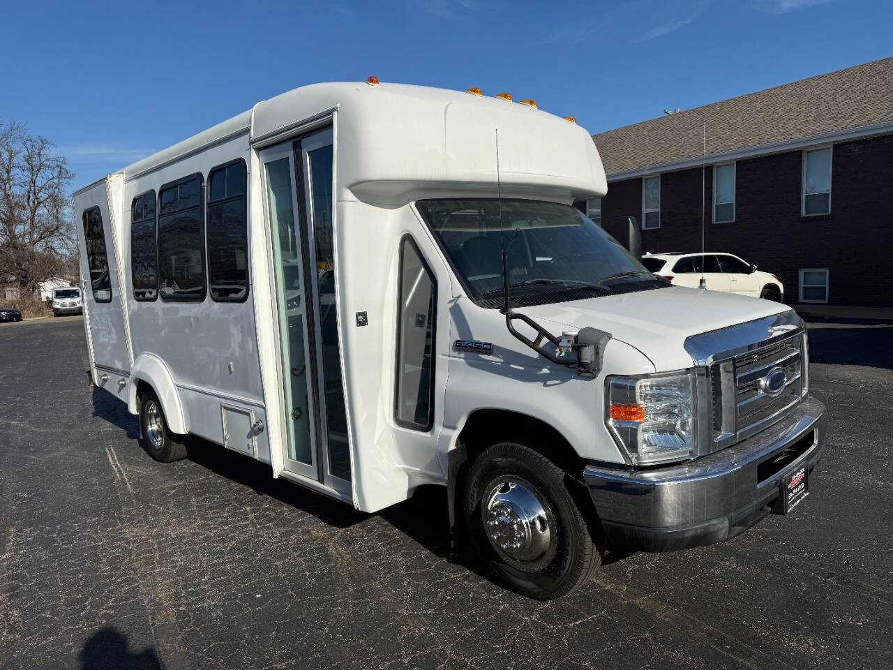 Used 2012 Ford E-450 and Econoline 450 Super Duty w/ Shuttle Bus Prep Pkg image 4