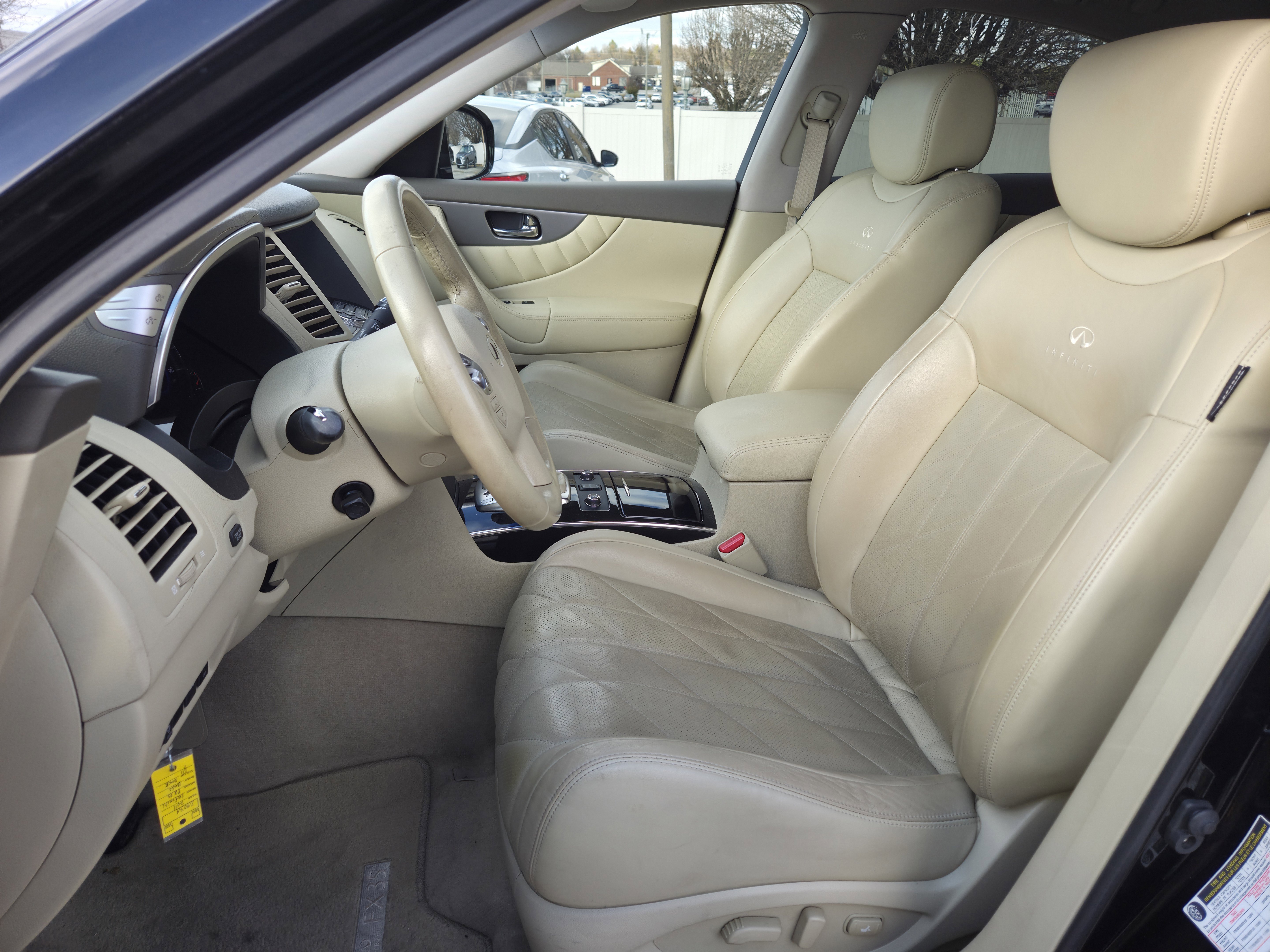 Used 2011 INFINITI FX35 2WD w/ Premium Pkg image 6