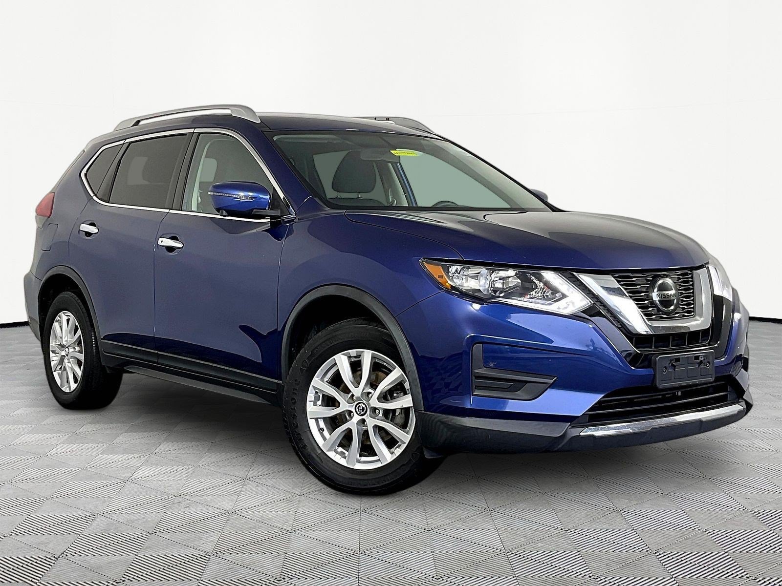 Used 2018 Nissan Rogue SV w/ Premium Package AWD/4WD image 3