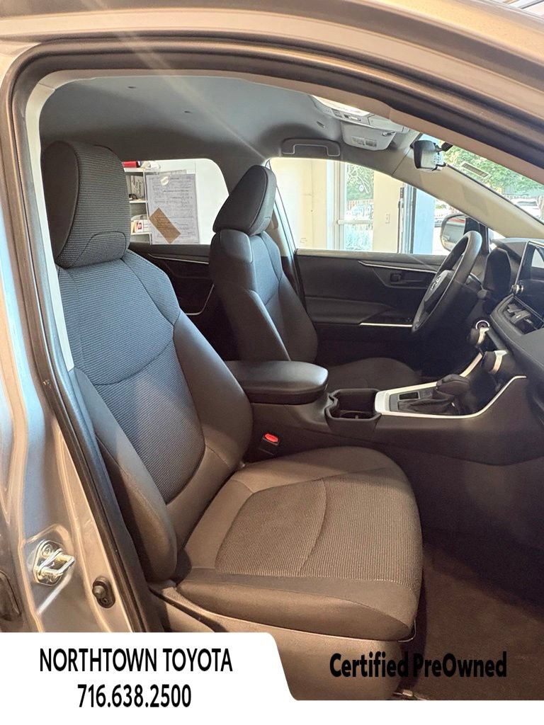 Used 2024 Toyota RAV4 LE AWD/4WD image 15