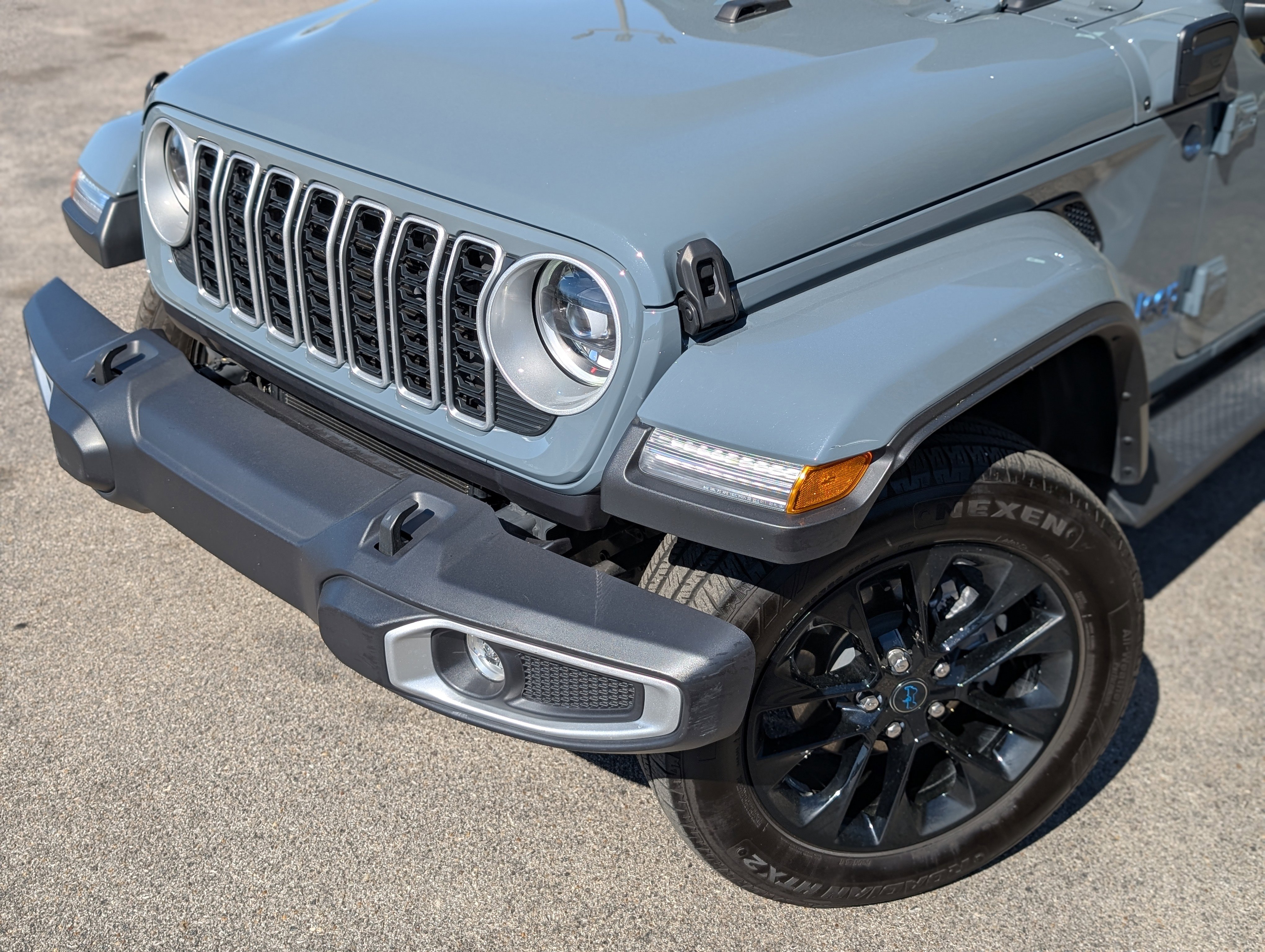Used 2025 Jeep Wrangler Unlimited Sahara AWD/4WD image 13