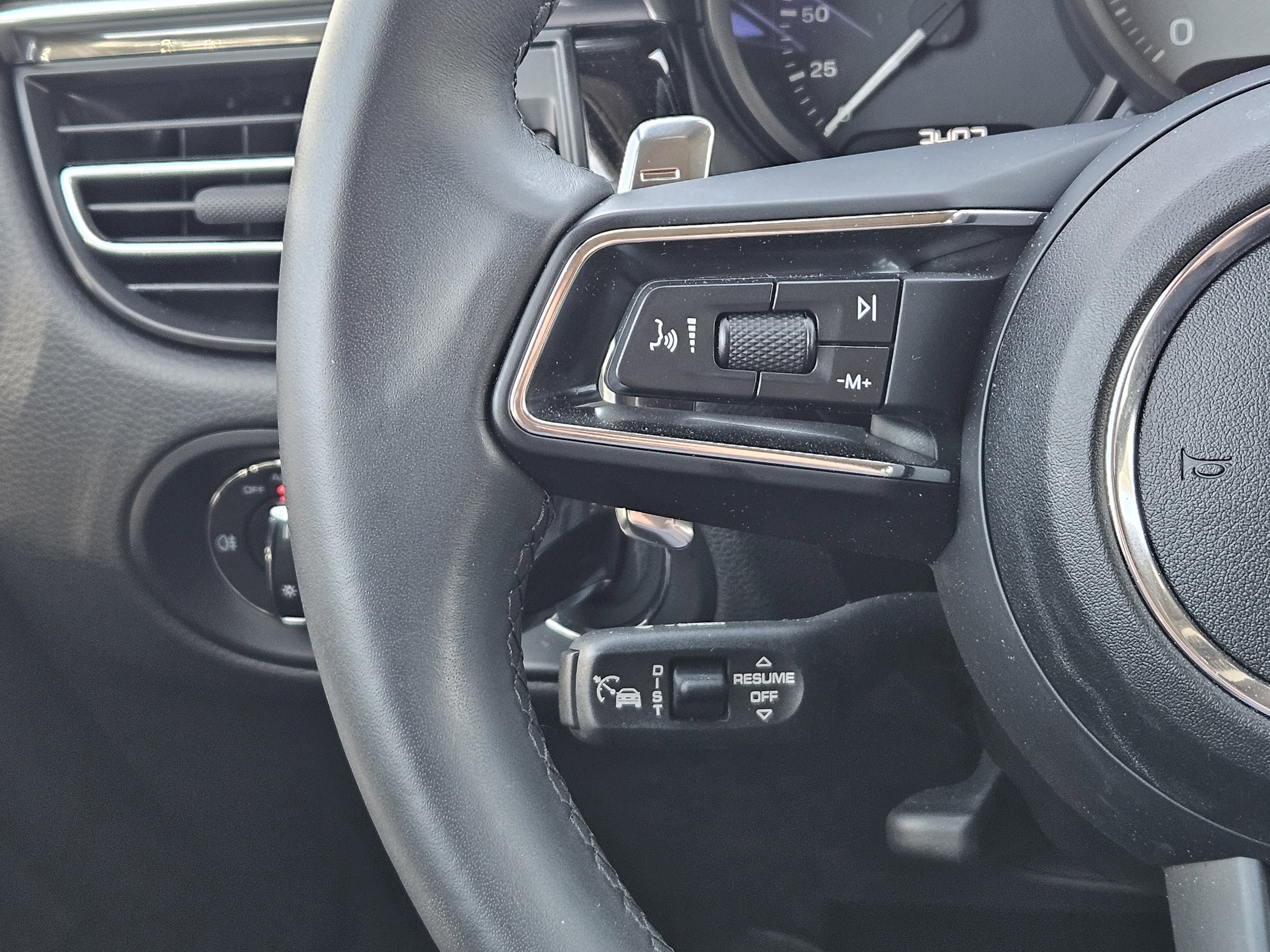 Used 2025 Porsche Macan S image 26