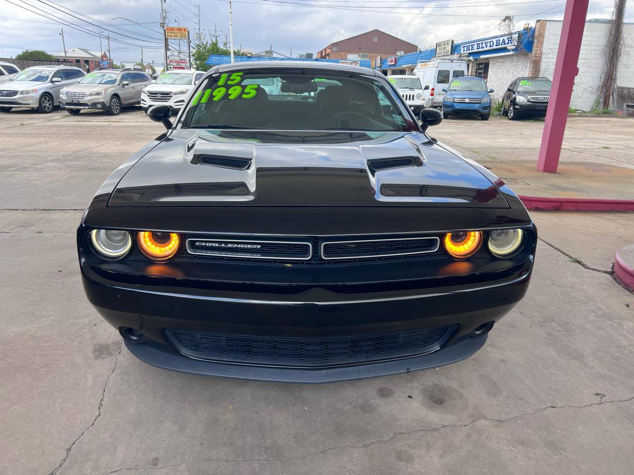 Used 2015 Dodge Challenger SXT RWD image 2