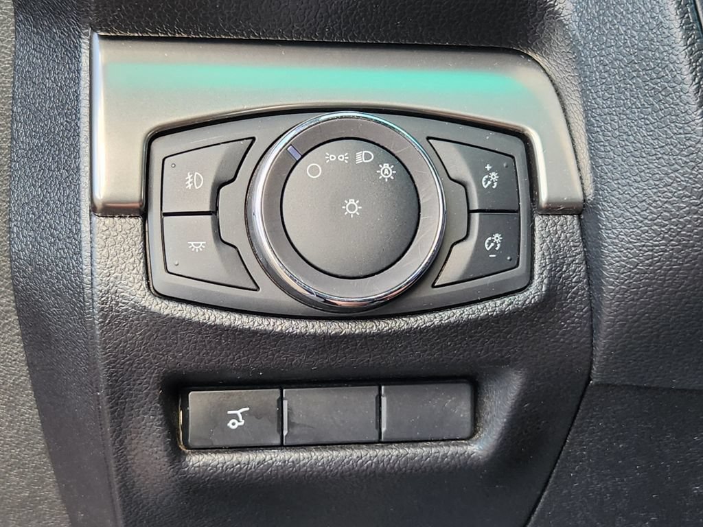 Used 2019 Ford Explorer XLT w/ Equipment Group 202A AWD/4WD image 13
